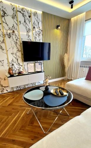 Apart AK plus NETFLIX