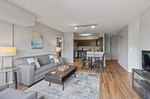 Modern Apt with Kitchen and Gym BSC 202D