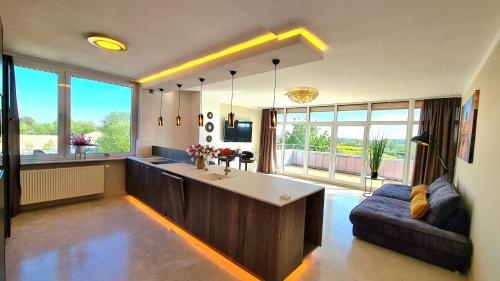 Deluxe Appartment mit Marmorboden und Gold-Design El Dorado