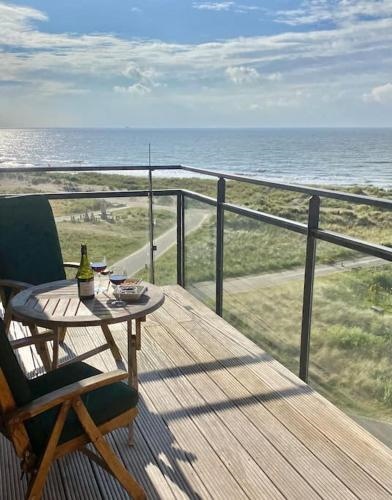 Zicht op Zee - Blick aufs Meer - Stylish apartment with spectacular views