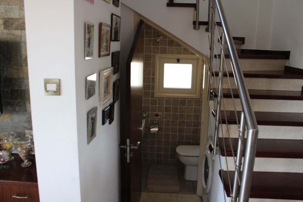 Immaculate 3-Bed House In Pentakomo