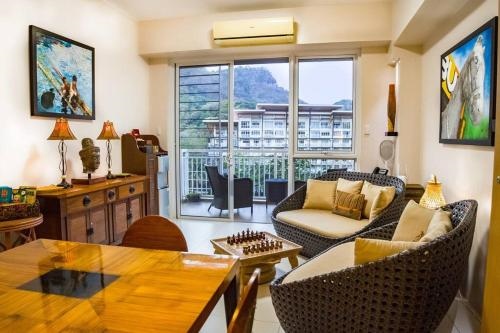 Deluxe family beach apartment with lagoon view at Pico de Loro