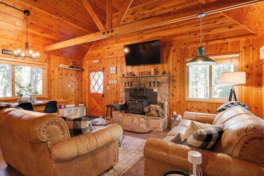 3 Mi to Big Trees State Park: Cabin w/ Scenic Deck