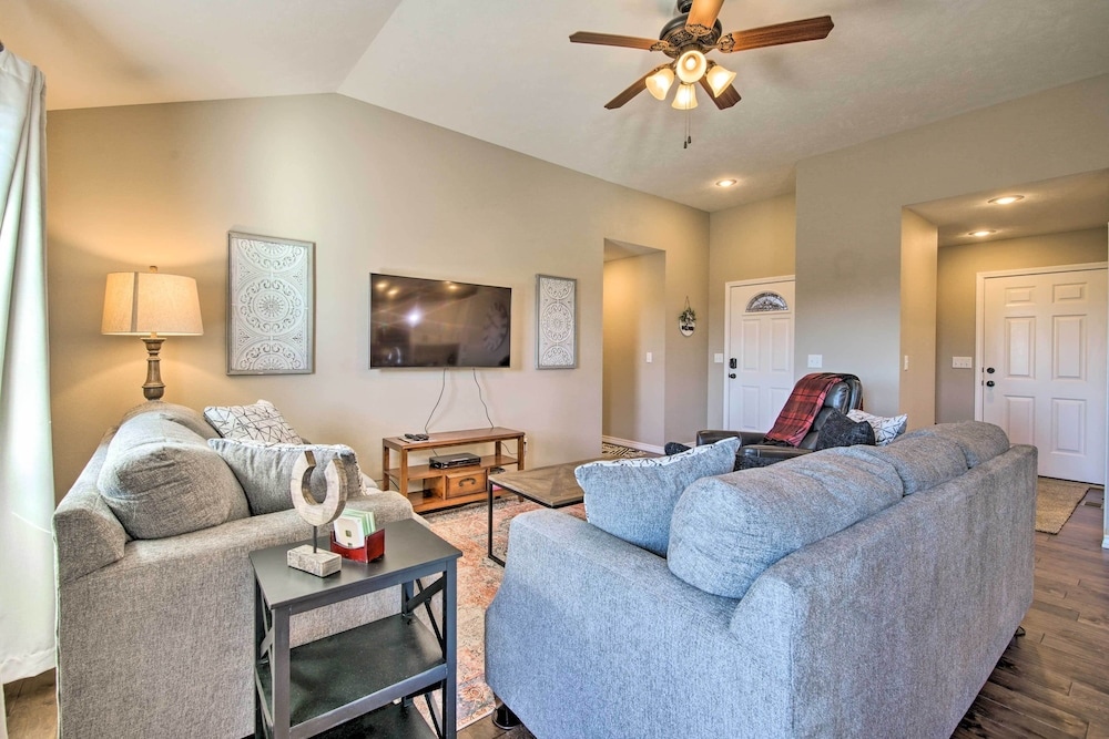 Ozark Home: Pool Access, Deck & Fenced Yard