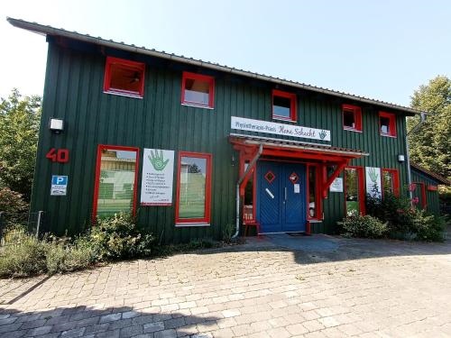 FEWO Villa Farbenfroh Monteurzimmer Garten Wlan 3SZ 120qm