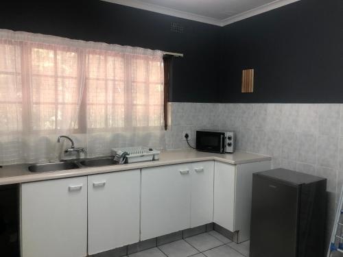 Hillcrest/Waterfall Garden Hideaway!