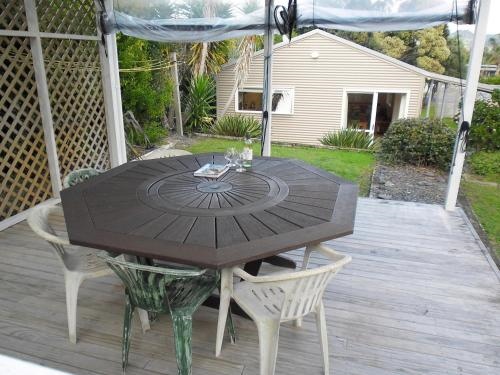Ocean Beach Honey Tairua Holiday Home
