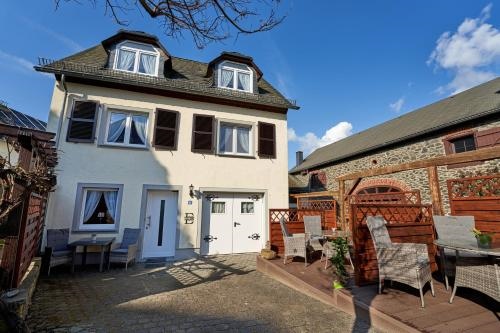 Ferienwohnungen Eifelstuben Mit Charme Am See Nahe Burg