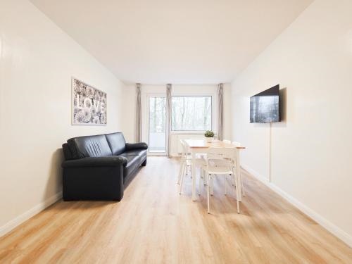 RAJ Living - Monteurwohnung - 2 Schlafzimmer - Wohnzimmer - Kuche - Balkon - Waschmaschine - 25 Min zur Messe DUS