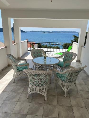 Apartmani MAI Drage 50m from the sea