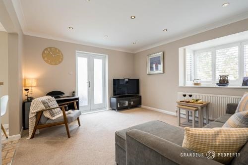 Owl Corner by Grandeur Property