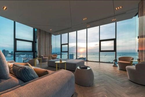 2 Bed Room, Large Living Room @ Central Pattaya