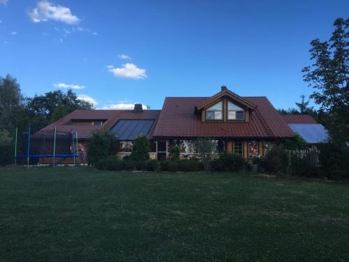 Lichtspiel im Grunen - moderne Ruhe