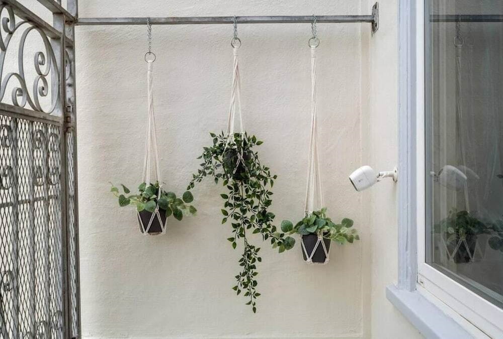 Stunning 2 Bedroom 1 Bath Home Near Bart