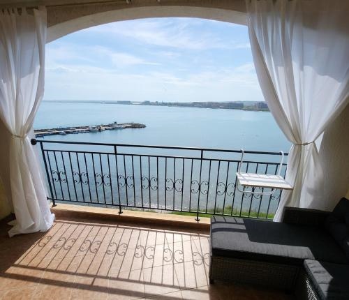 Uchvatny vyhled na more