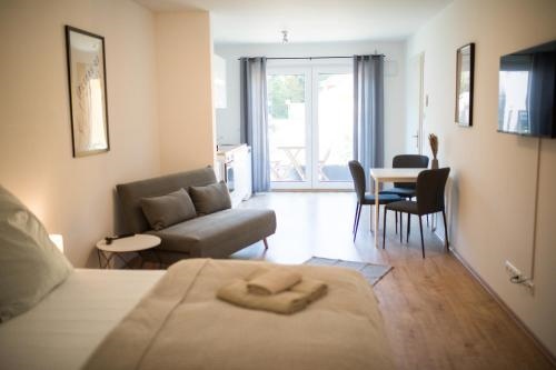 HUGOS Studio Apartment