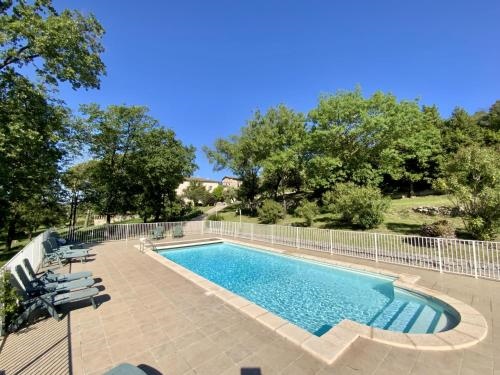 La Bastide de Peyremale gites en Cevennes piscine tennis