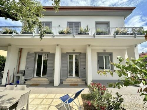 Villa Ari Giglio Marino