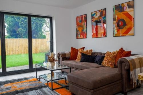 FREE PARKING, CONTRACTORS, FAMILIES - Long Stays