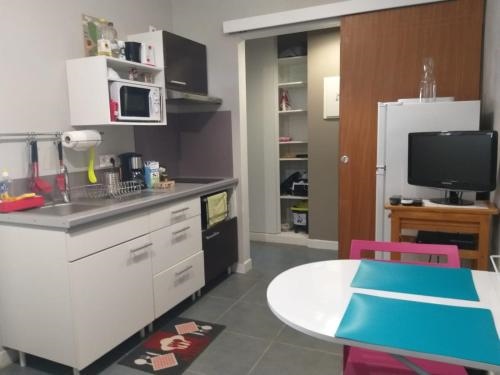 Charmant F2 classe belle vue mer spa piscine bateau