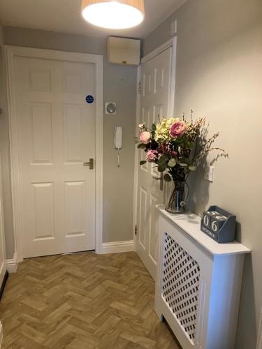 The Eaves Glastonbury High Street 2 Bed 2 Bathroom Apartment