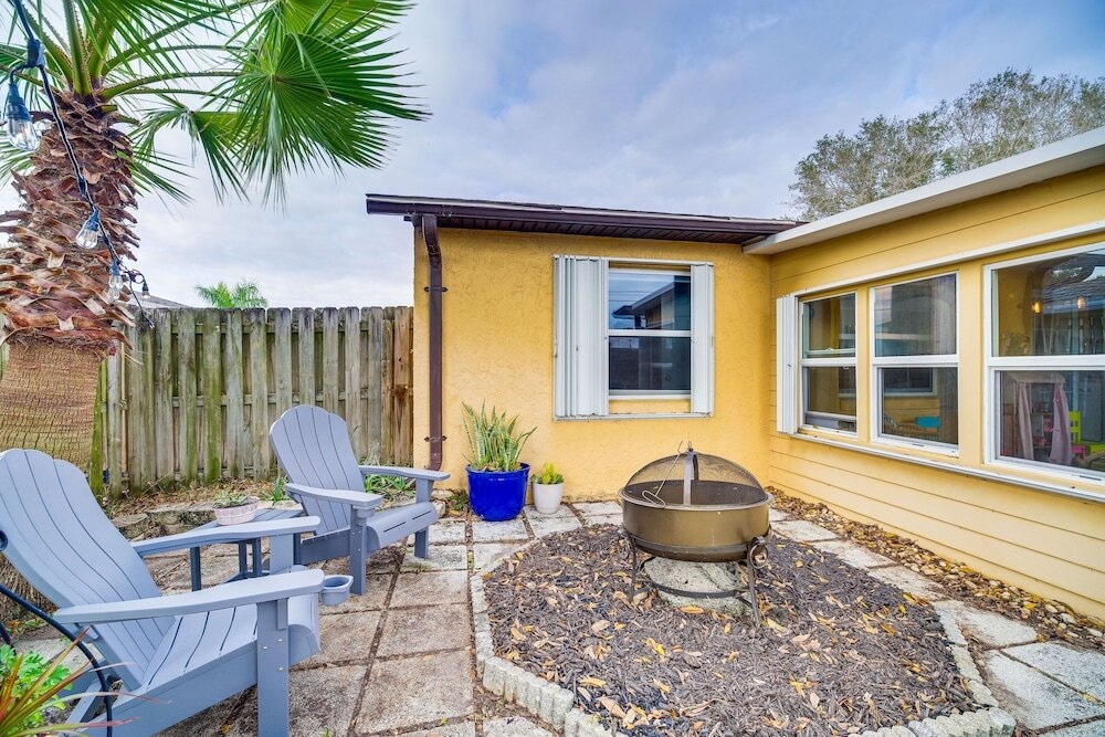Lovely Merritt Island Home W/ Kayak + Fire Pit!