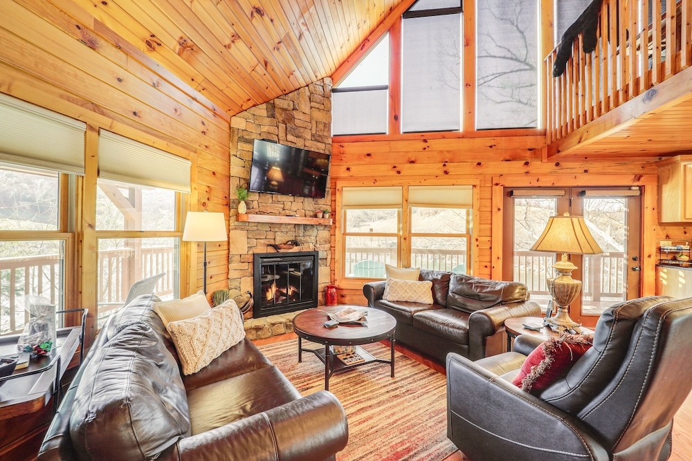 Waterfront Watauga Lake Home W/ Private Dock!