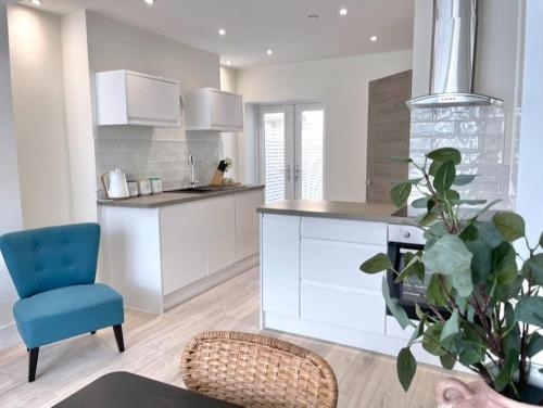 Luxury Porthcawl Large Spacious 2 bedroom Apt Garden Prime Location