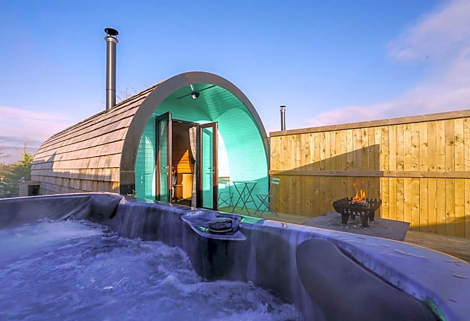 Deluxe Glamping Pod With Hot Tub In Frodsham