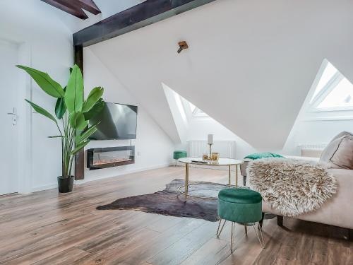 City-Vibes & Altstadtflair in der Fu?gangerzone mit Parkplatz und Home Office