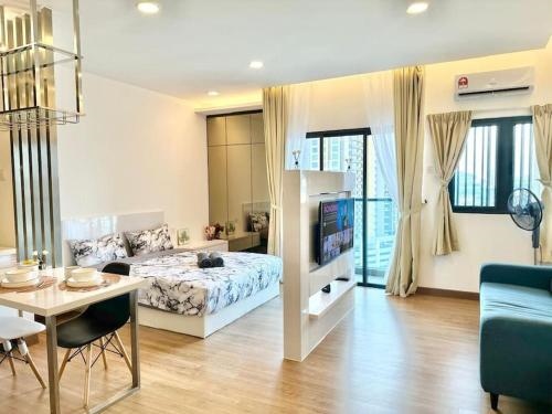 Symphony Tower - Epic City View, Netflix, Free Parking