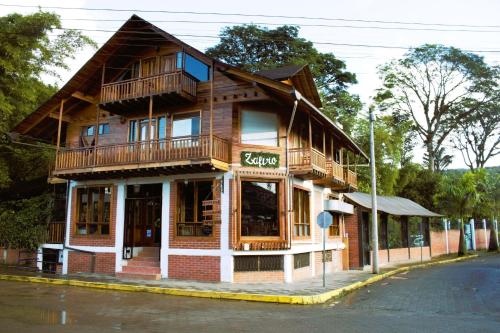 Hostal Zafiro Mindo