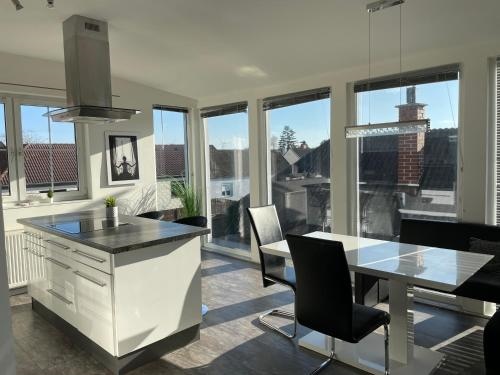 Cozy Apartment next Outlet Center & Airport with Pool & Garden