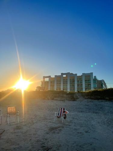 Lindo Studio Matinhos Predio na beira mar.