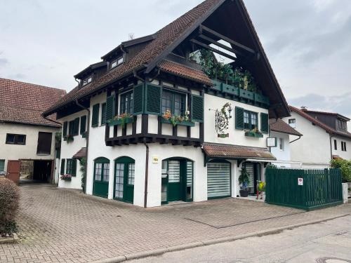 Exklusive Ferienwohnung mit Pool zum Schwimmen und massieren