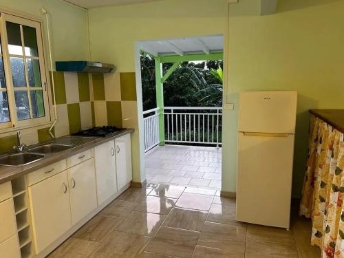 Appartement familial a Bouillante de 66 m² avec jardin