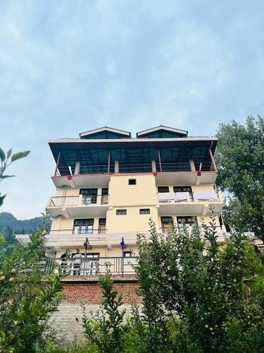 Kailash View Sarahan