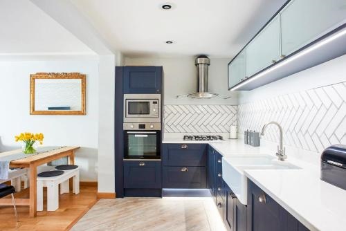 Hove Hut Actually By Brighton Holiday Lets