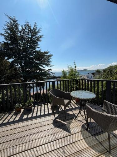 Cosy coastal hideaway with incredible sea views