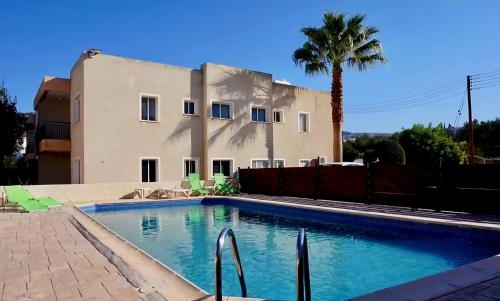 Melania Modern Apart with pool near CORAL BAY Pafos