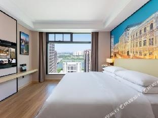 Daye Vienna International Hotel (Huangshi Daye Center High-speed Railway Station)