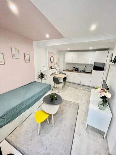 Joli studio Cozy tout equipe Hyper Centre Saintes