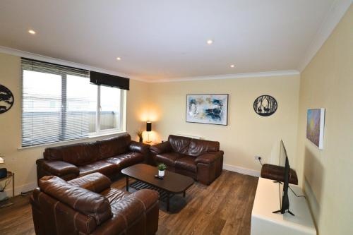 Chertsey Spectacular Two Bedroom Rooftop Apartment