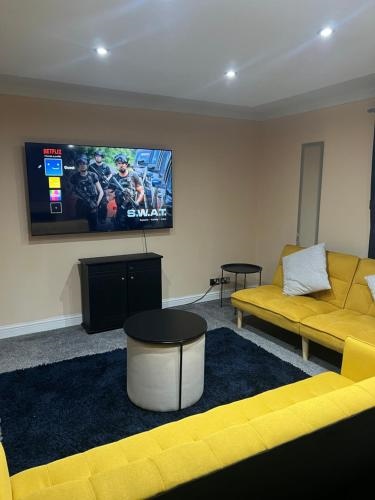 Basildon Essex Modern 3 Bed House for 7 guests Free Parking and WiFi