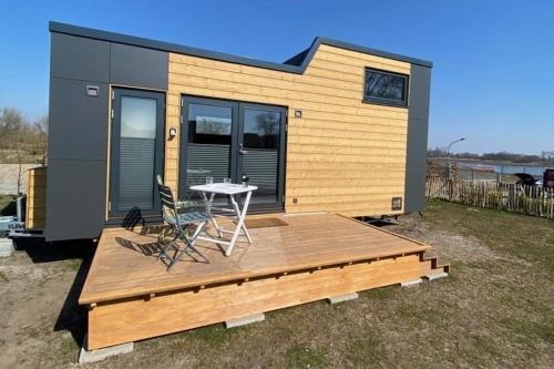 WiNZiG Wohnen Tiny House SKADI am Weserstrand