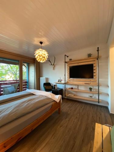 Doppelzimmer mit Bad & Balkon