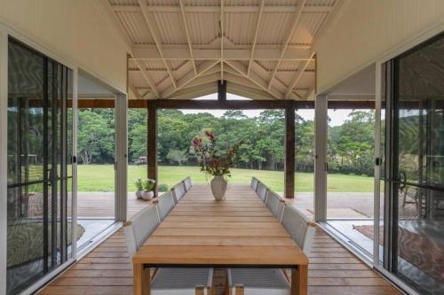 BRAND NEW Luxury Hinterland Cabin Flowing Creek2