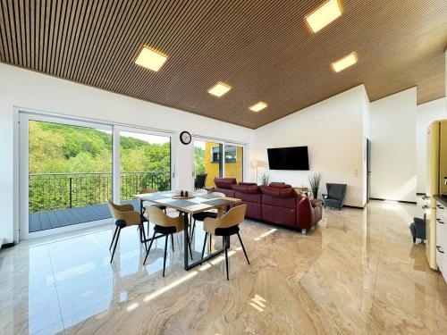 bonquartier - Luxurioses 4-Zimmer-Penthouse mit Jacuzzi, Dachterrasse, Moderne Ausstattung