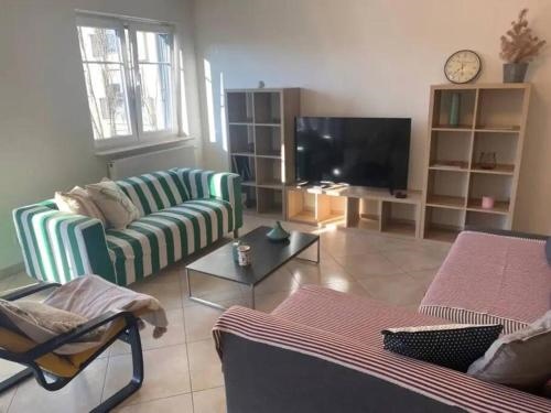 Comfortable 2 bedrooms near train station