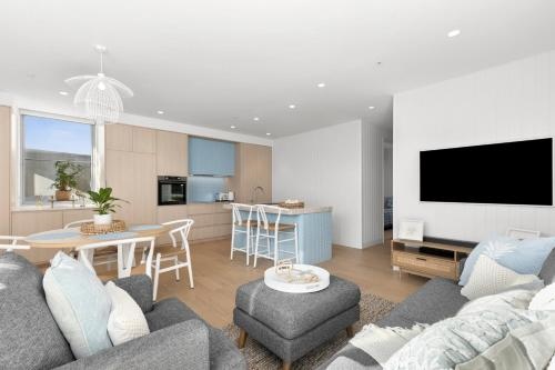 Luxe @ The Terrace Brand New 250M Beach Town